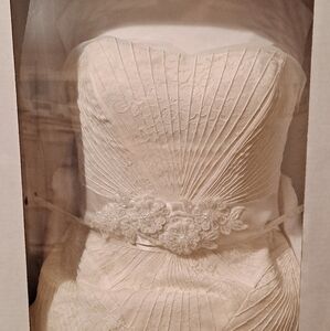 Zac Posen Wedding Dress - Blocked Lace Trumpet. Ivory. Size 6.